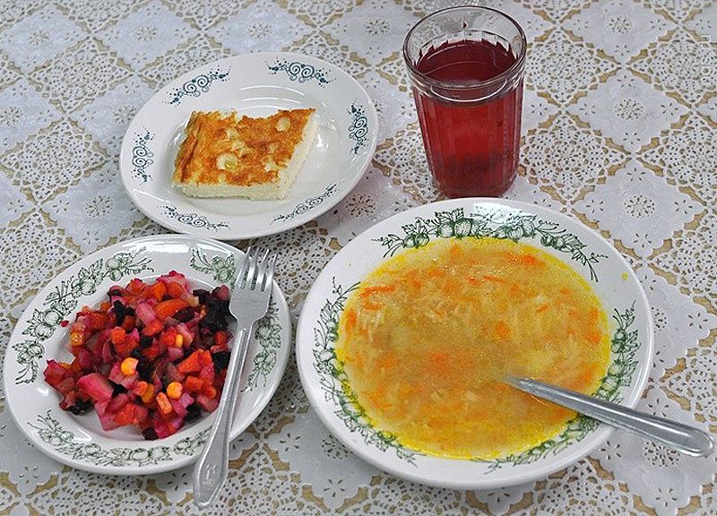 В Новочеркасске на обеды для школьников из бюджета будут выделять больше — 50 рублей в день