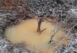 В г. Шахты вода заливает двор и подвалы многоквартирного дома