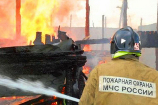 В Азовском районе при пожаре были спасены люди