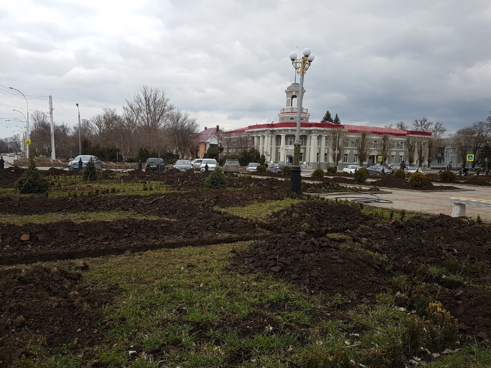 Сквер у администрации будет оснащен автоматизированной системой полива