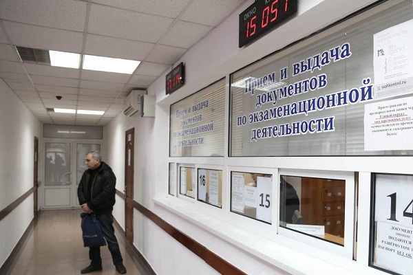 В Азове ввели дополнительные часы работы МРЭО